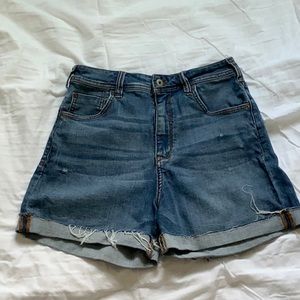 Higher waisted Pilcro denim shorts